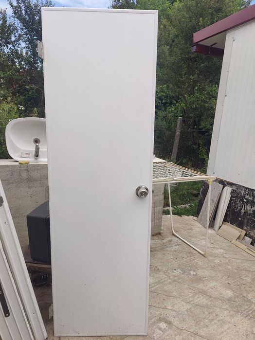 Продавам PVC Каса с врата за баня 60х195 см., дясна