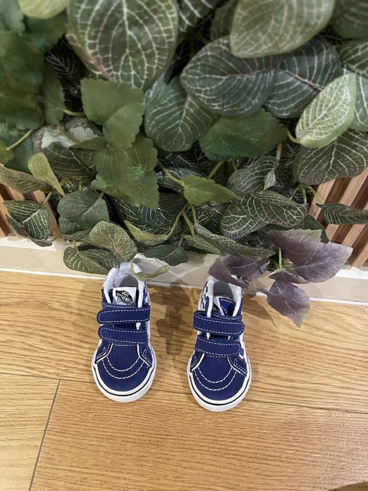 Vand adidasi bebelusi Vans noi