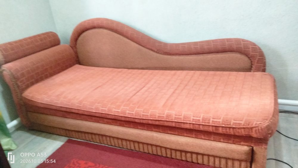 Продам Деваны 2 штуки состояния хорошая чистые,как на фоте раскладные