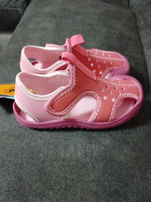 Продам сандали детские новые
