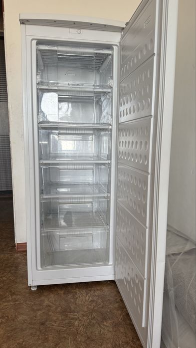 Стоячий морозильник