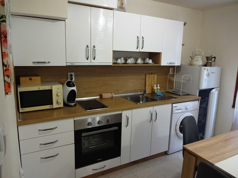 Дава се под наем Тристаен апартамент в Варна, ВИНС - 92 кв.м за 650 € - Снимка #1