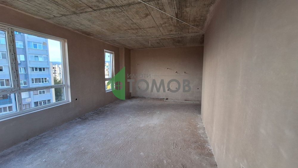 Просторен тристаен апартамент в кв. Самара 3