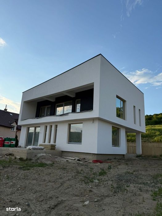 Casa moderna P+E 214 mp Corunca, str Rasaritului