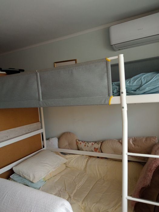 Pat etajat Ikea,din metal,alb,saltea inclusa