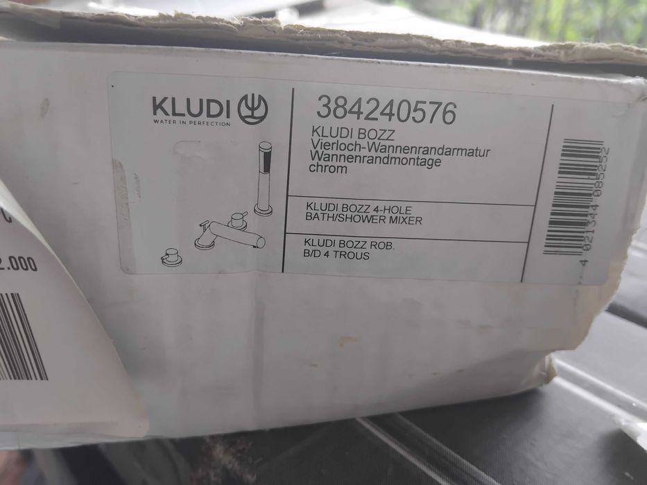 Baterie Kludi Bozz cu montaj pe cada, din patru elemente.