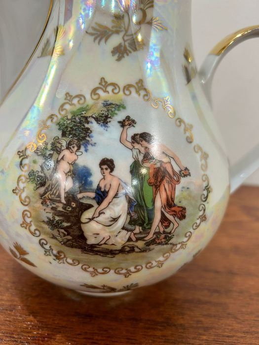 Продам большой чайник Мадонна.