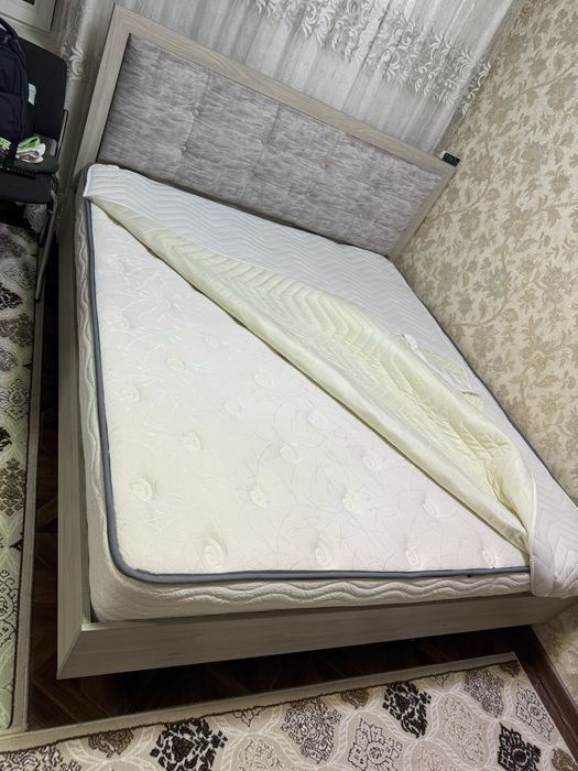 Продам. Двухспальная кровать