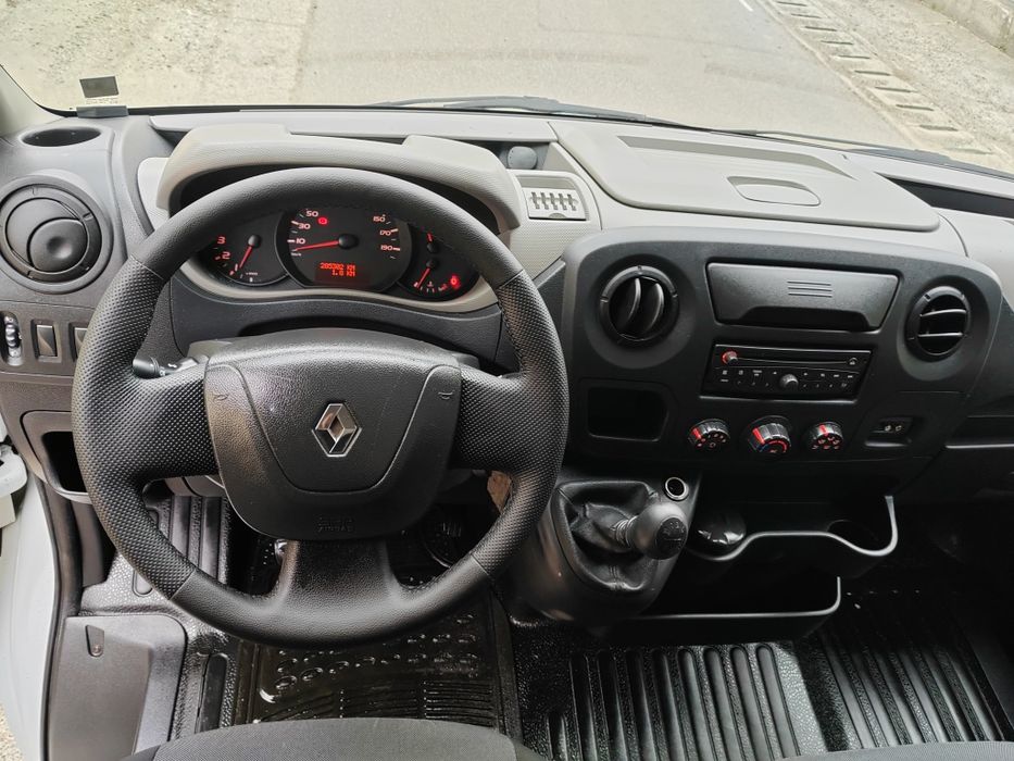 Renault Master 2.3Diesel E5 Fab. 2012 AC 3locuri Model Mediu și Inalt Inchidere centralizata Geamuri electrice Cârlig remorca Distribuție pe Lant