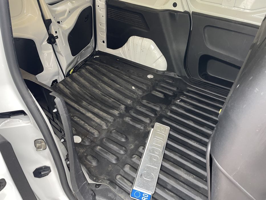 Peugeot Partner 2019 1.5 Diesel avariat spate – merge perfect!