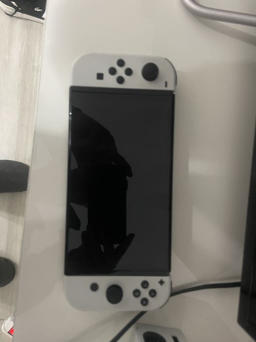 Vand nintendo switch oled cu mariokart deluxe