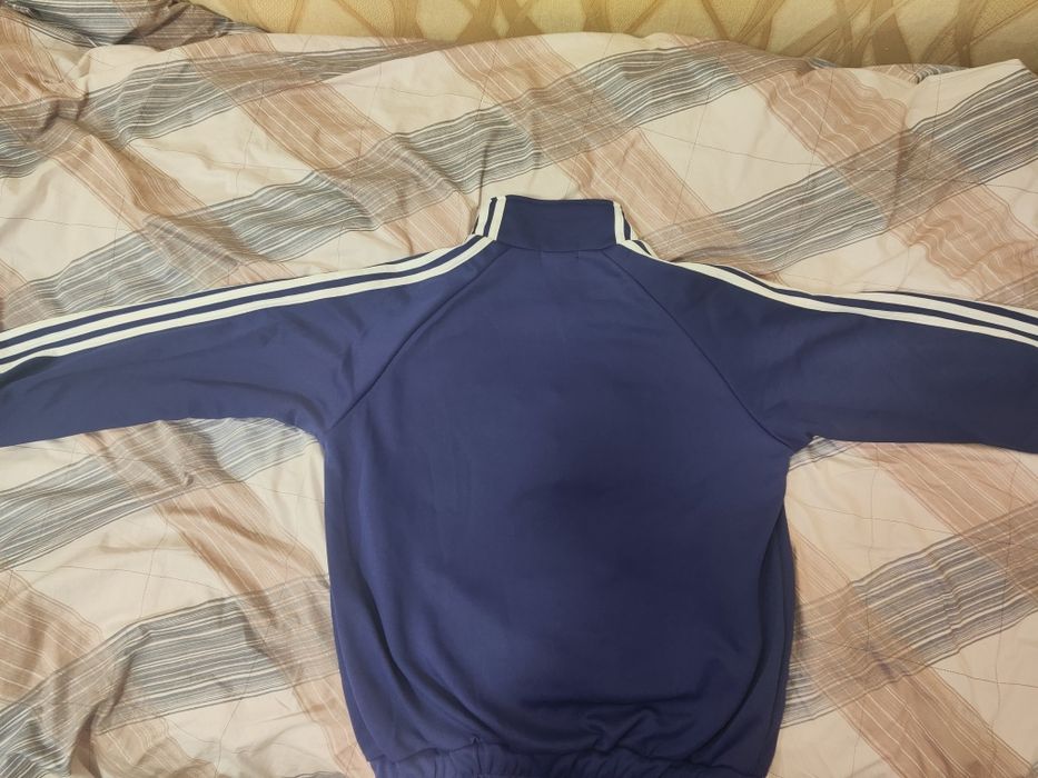 Темно синия зипка