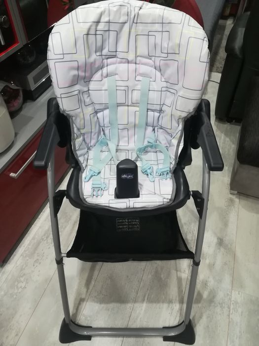 Стол за хранене с регулиране и колелца Chicco