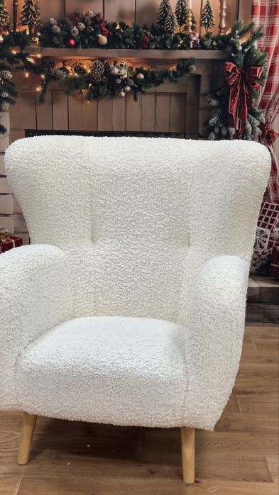 Кресло светлокремав плюш