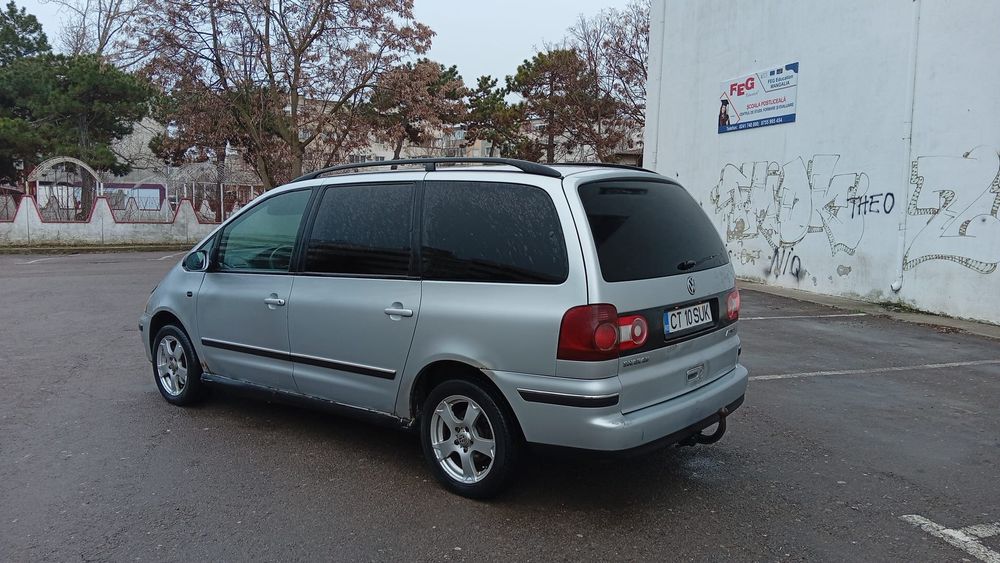 Vând Volkswagen Sharan