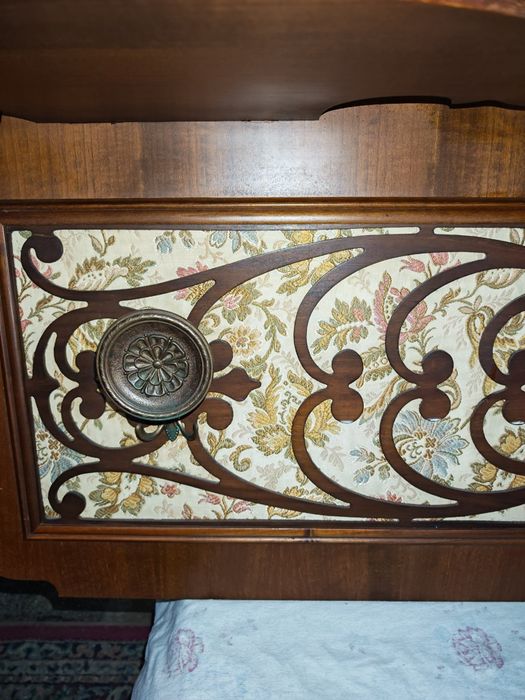 Дървена закачалка за стена