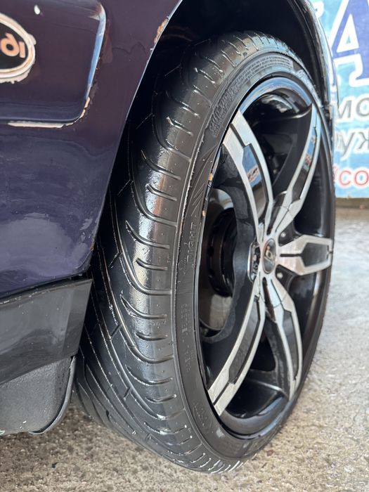 Диска с шинами 245/35/R20