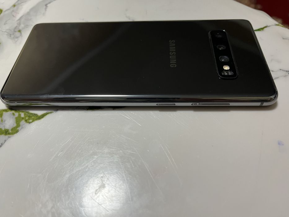 Продам самсунг S10+ вьетнам