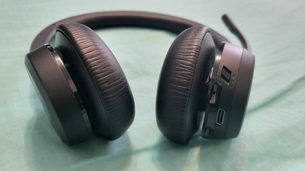 Casca Plantronics Voyager POLY V4320 Usb C cu microfon fuctionale