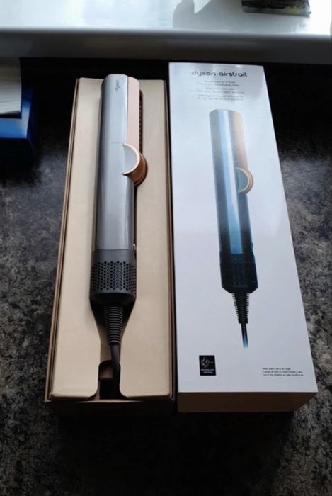 Dyson Airstrait - чисто нов, в оригинална кутия
