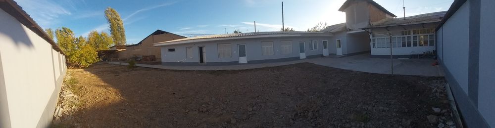 Уй сотилади. Кибрай тумани Дархан махалласида.