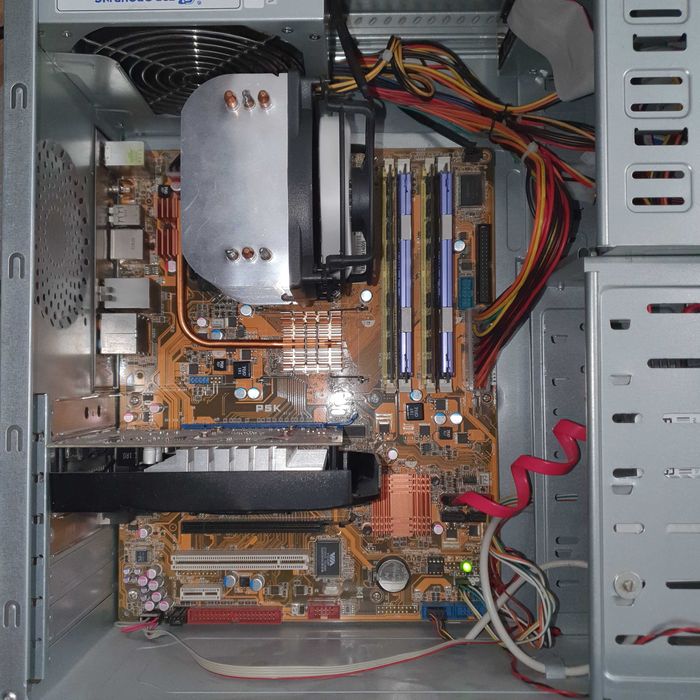 Четириядрен настолен компютър