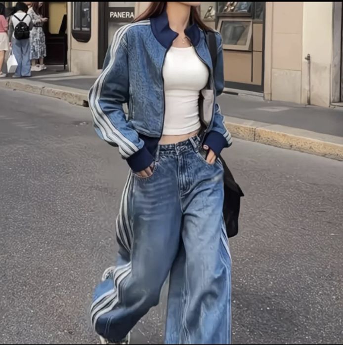 Продам женский джинсовый костюм