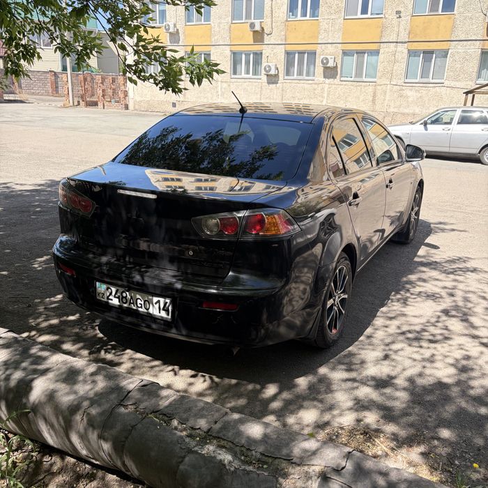 Продам mitsubishi lancer 2015 года 1.8