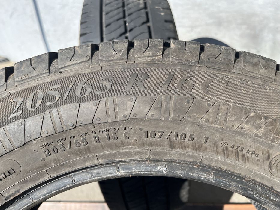 2 бр. гуми за бус 205/65/16C Viking DOT 1323 6-7 mm