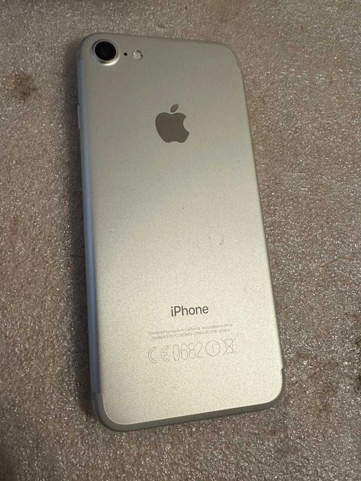 Iphone 7 Alb sau Negru  100% baterie Liber de retea