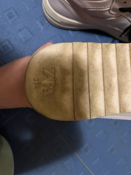 Високи маратонки на Zara