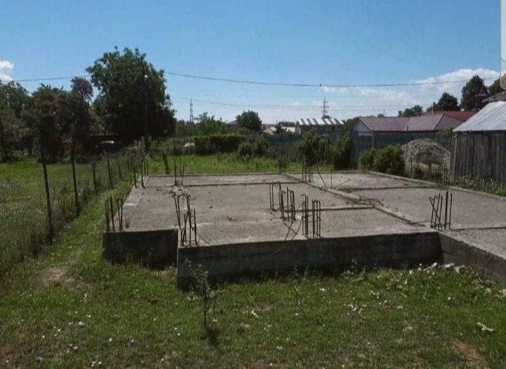 Teren cu fundatie, cu două deschideri la două strazi asfaltate