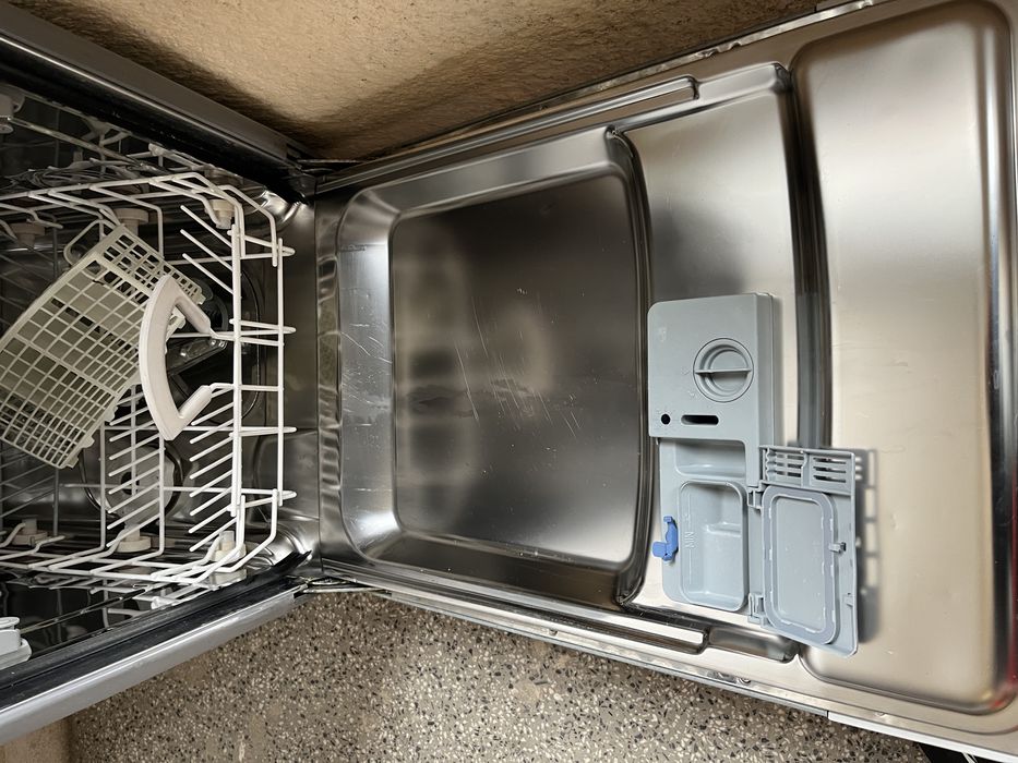 Продавам съдомияална за вграждане 50€