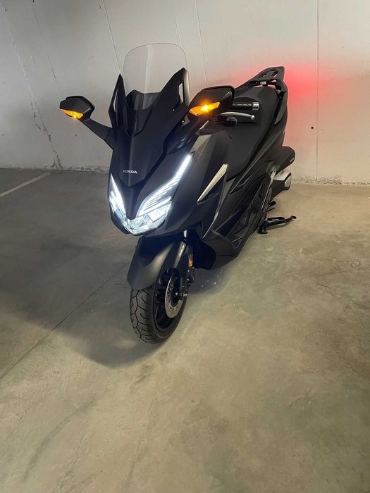 Honda forza 350    .