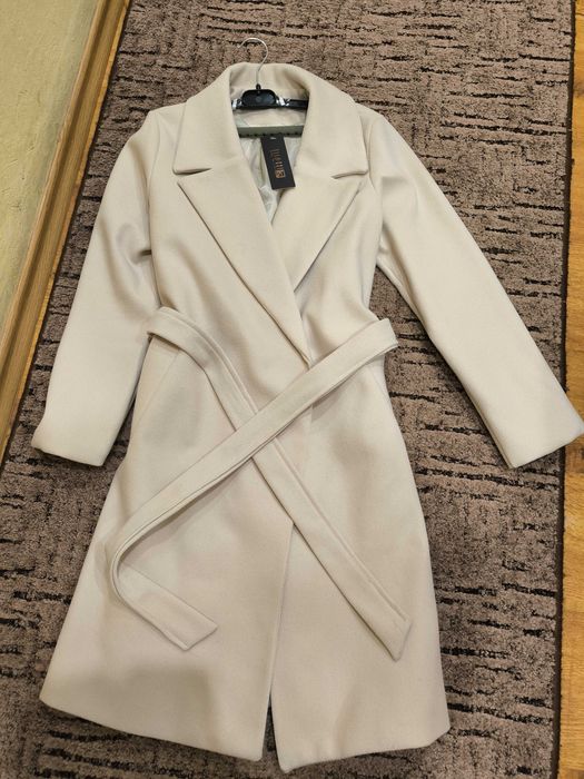 Продавам дрехи нови