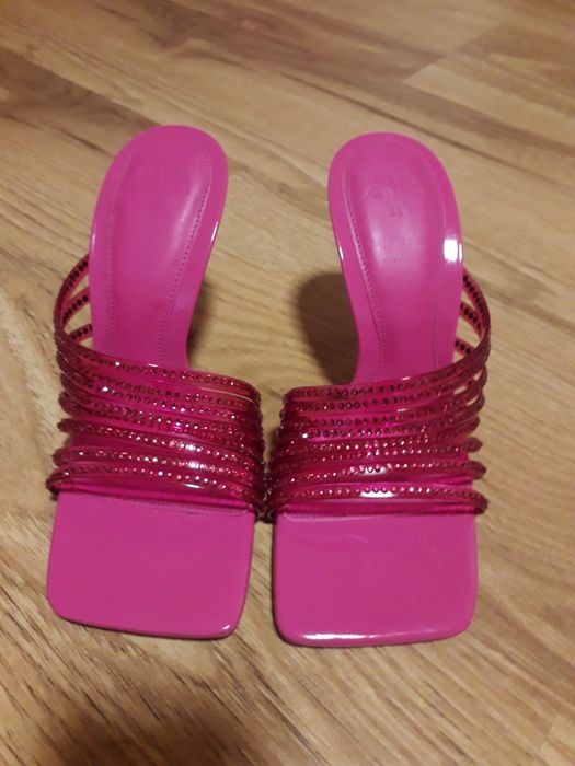 Обувки Зара с камъчета