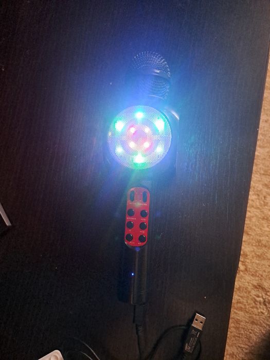 Продам синтезатор пианино с микрофоном