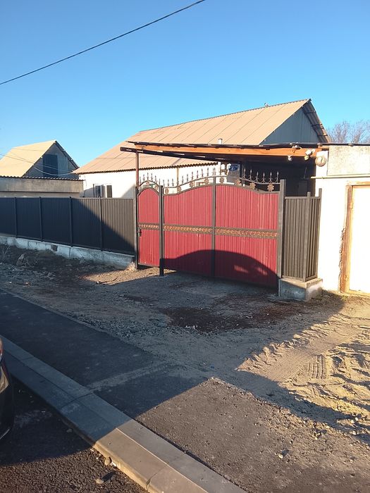 Продам дом  из четырех комнат