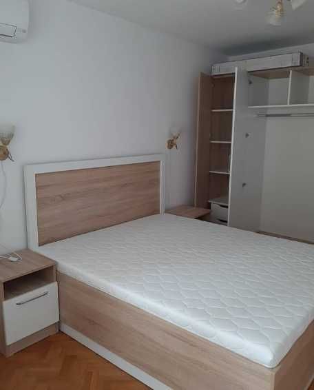 Дава се под наем Тристаен апартамент в Бургас, Център - 100 кв.м за 242.25 € - Снимка #3