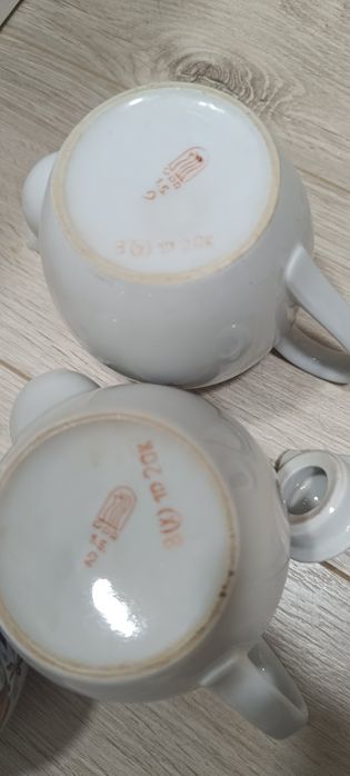 Фарфоровые чайники