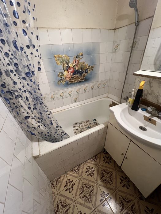 Vând apartament 3 camere zona Poetului