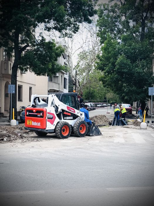 Inchirierez miniexcavator si bobcat