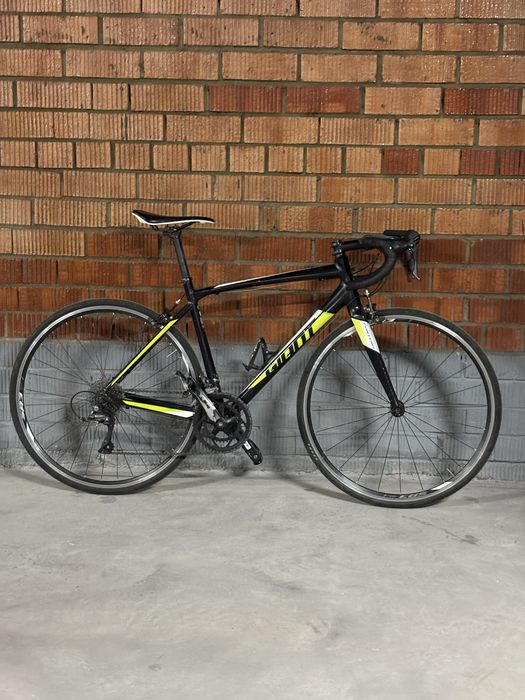 Шоссейный велосипед GIANT Contend