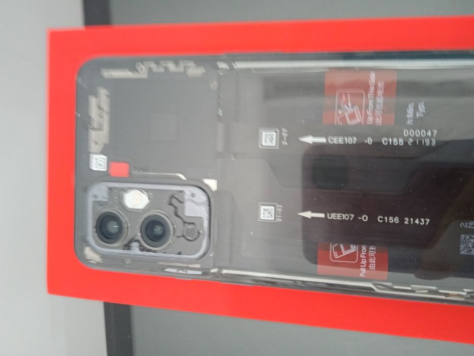 Телефон OnePlus 1+