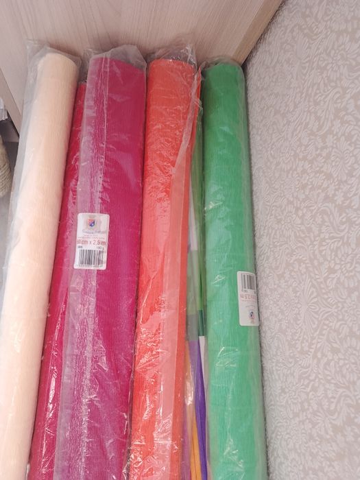 Бумага Креповая ,есть производство Италия  и Китай качество хорошее