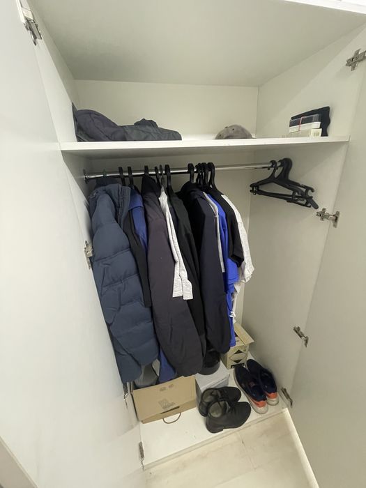 Шкаф для верхней одежды.