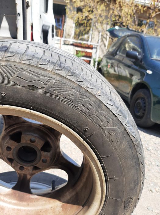 Автомобилни гуми с джанти