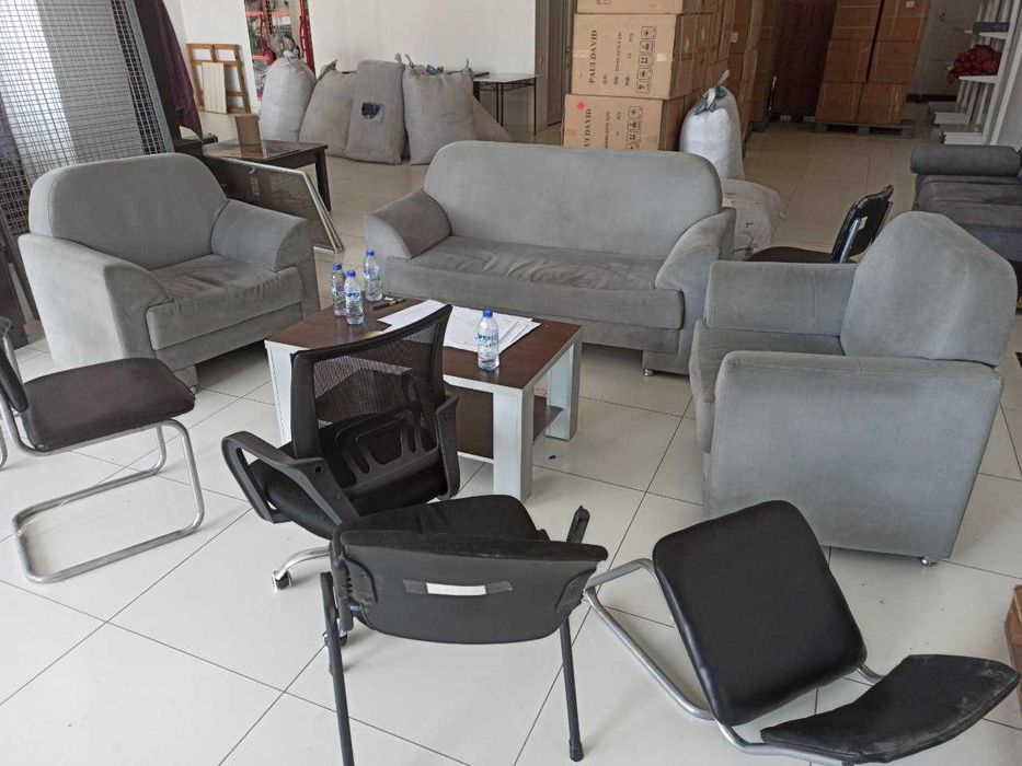 Офисный мебель - стол, стул, шкаф, диван, кресло продается б/у.