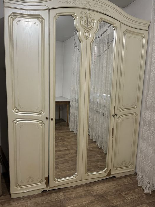 Шкаф и тумбы для спальни