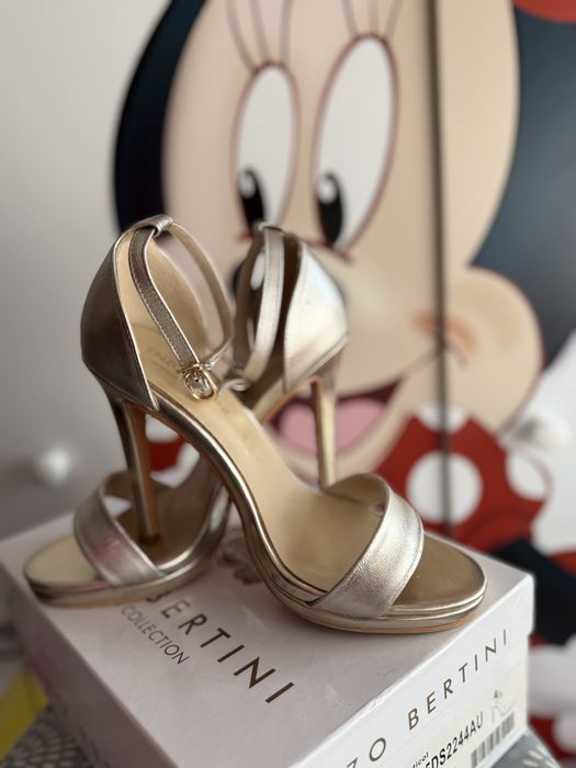 Set sandale Enzo Bertini si plic auriu